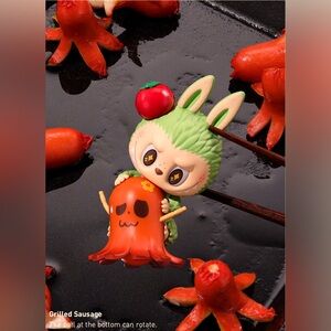 ♡ SAUSAGE ♡ NIB-THE MONSTERS Wacky Mark Series Figurines